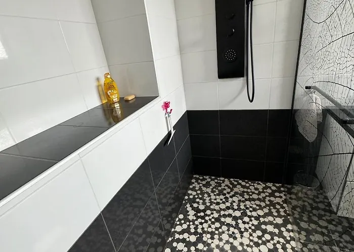 Maison - Piscine - 6 Personnes - 20 Min Du Centre à Pied *